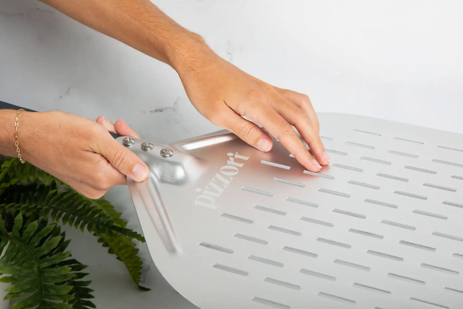 Guide: How to Use a Pizza Peel without Sticking